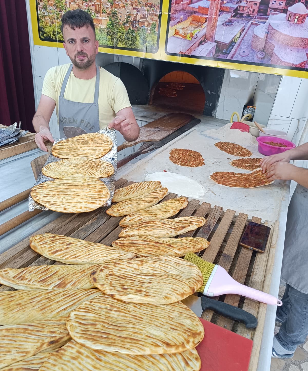Taş fırında pişen lahmacun