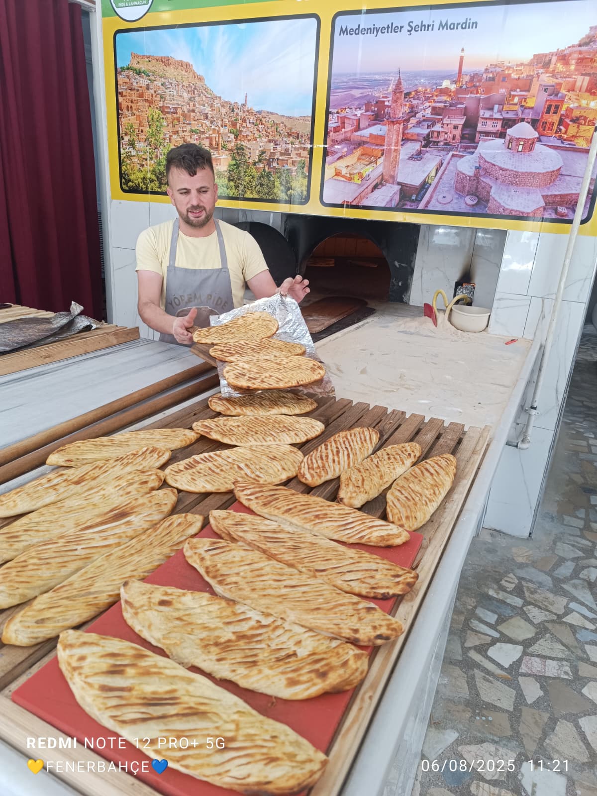 Kıymalı pide sunumu