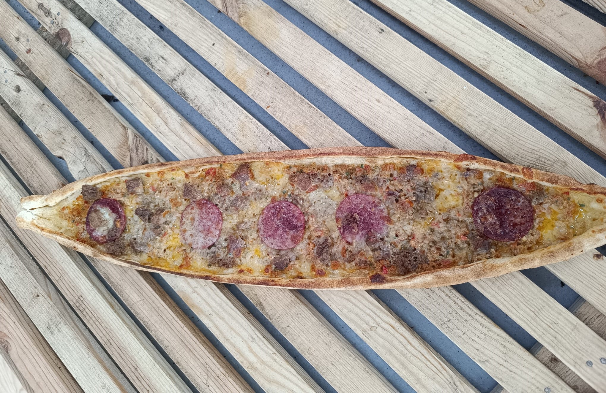 Karışık Pide - Sucuk, Kaşar, Kıyma, Kuşbaşı