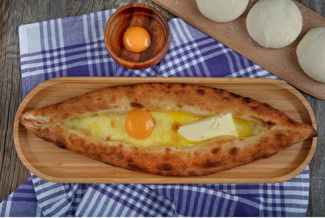 Kaşarlı Yumurtalı Pide